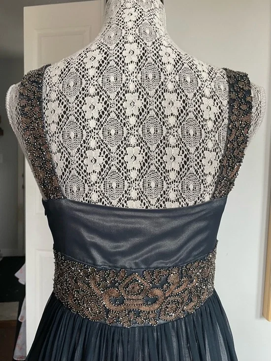 Gorgeous Adrianna Papell 100% Silk Cooper and Onyx Beaded Party Dress. Size 8. - Picture 7 of 10